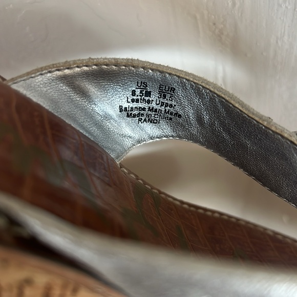 Sam Edelman silver with crystal embellishments platform sandal Sz 8.5 - Picture 3 of 7